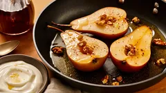 Verrassend herfsttoetje met peren, appelstroop en walnoten in 5 minuten