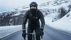 De 5 beste regenjassen voor op de fiets dit jaar